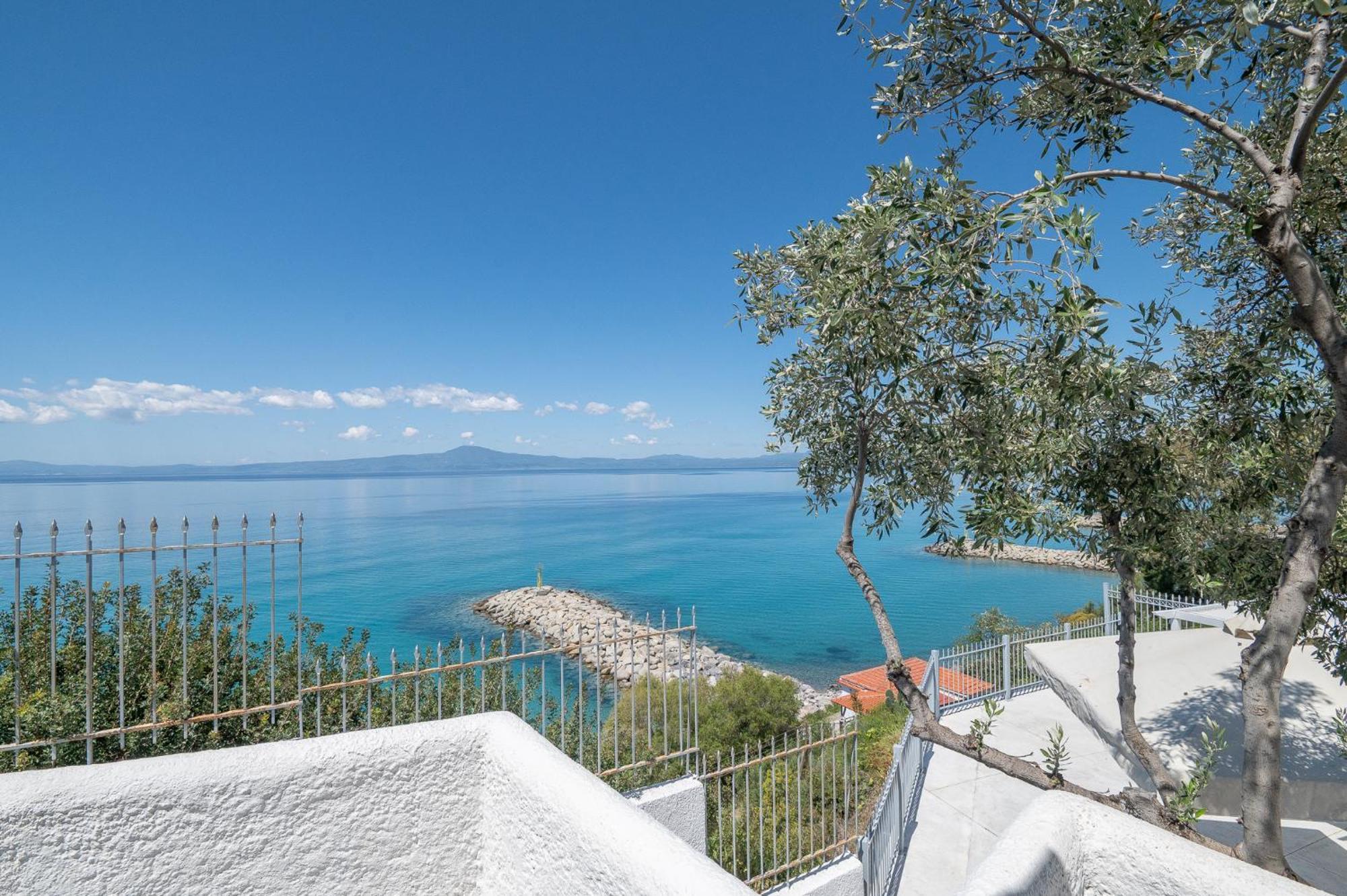 Pouletis Family Apartments - Akroyali Seaview Getaways Kalamata Extérieur photo