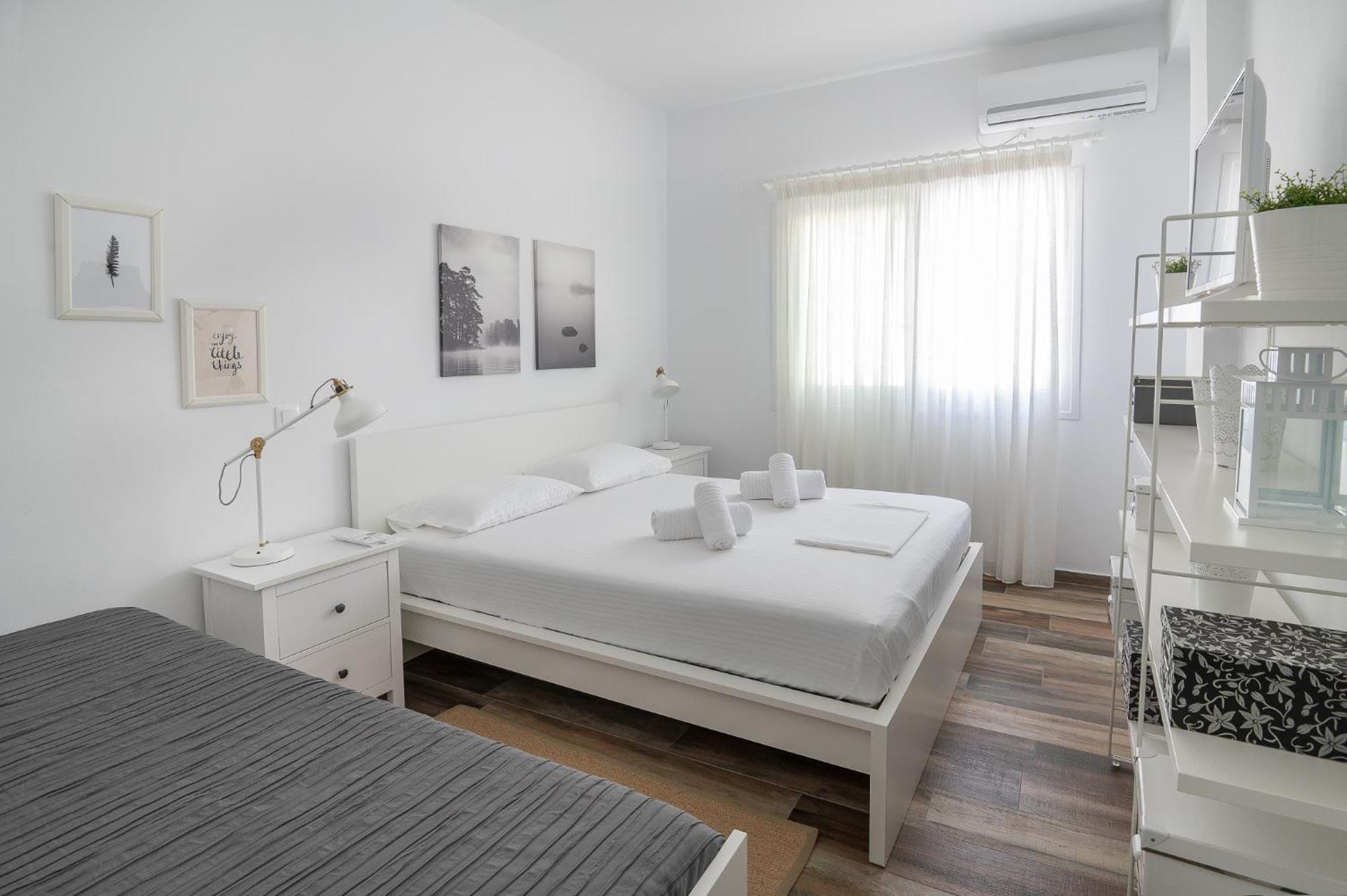 Pouletis Family Apartments - Akroyali Seaview Getaways Kalamata Extérieur photo
