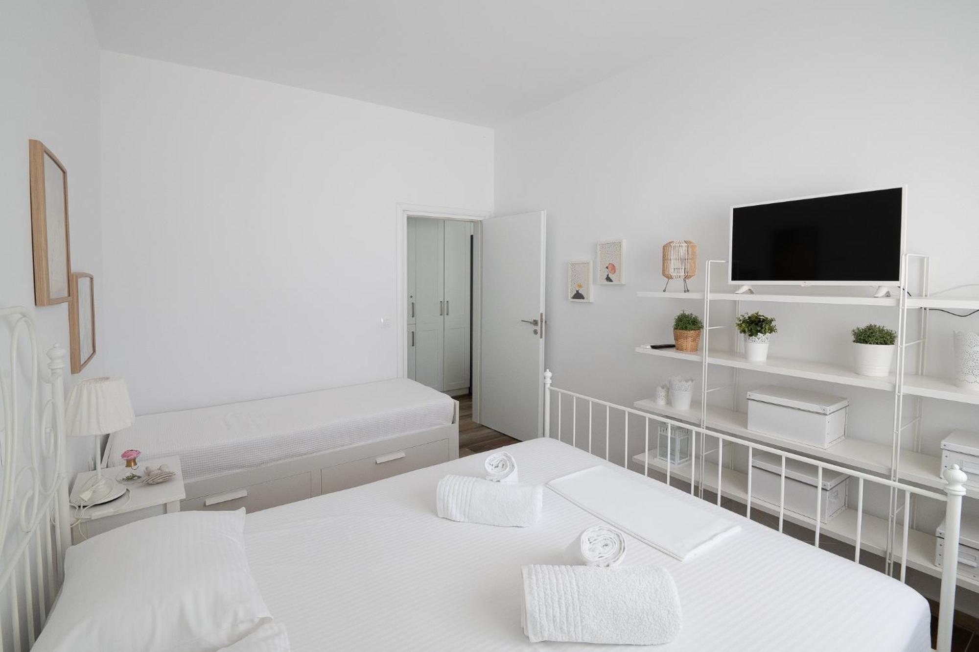 Pouletis Family Apartments - Akroyali Seaview Getaways Kalamata Extérieur photo