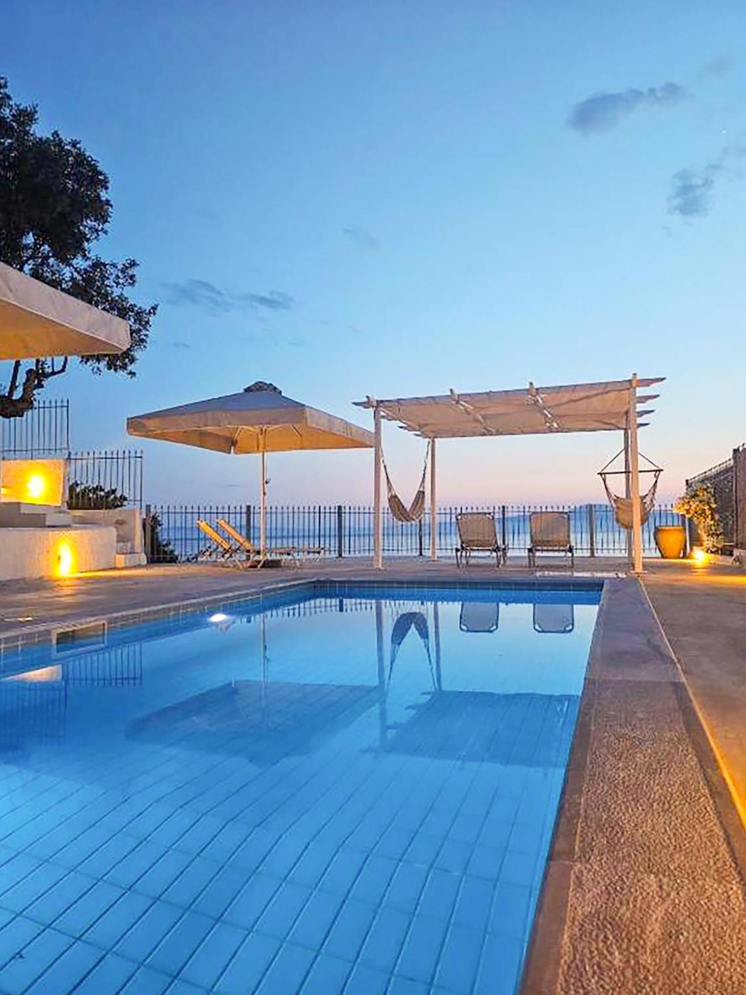 Pouletis Family Apartments - Akroyali Seaview Getaways Kalamata Extérieur photo